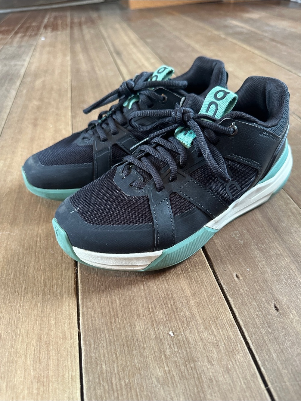 Womens On Cloud running shoes- the Roger clubhouse pro shoes size 7.5